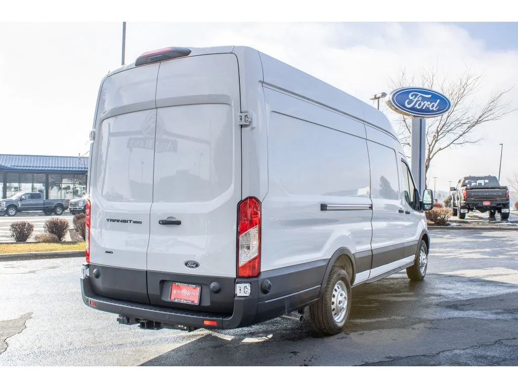 New 2026 OXFORD WHITE Ford Base image 7