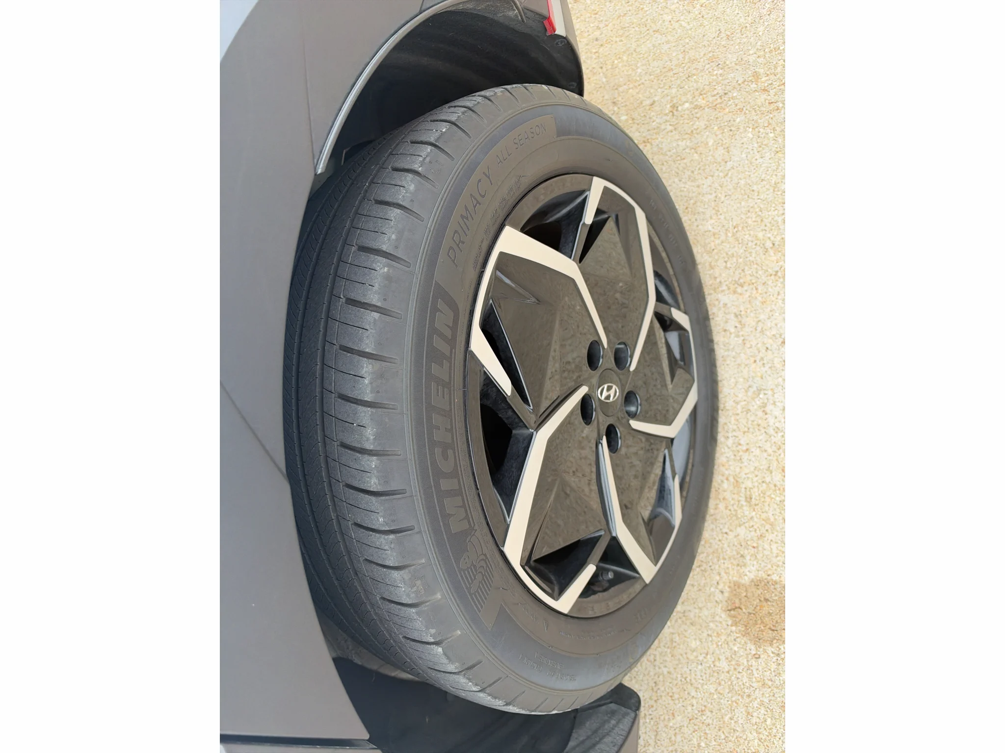 Used 2024 Atlas White Hyundai SEL image 9