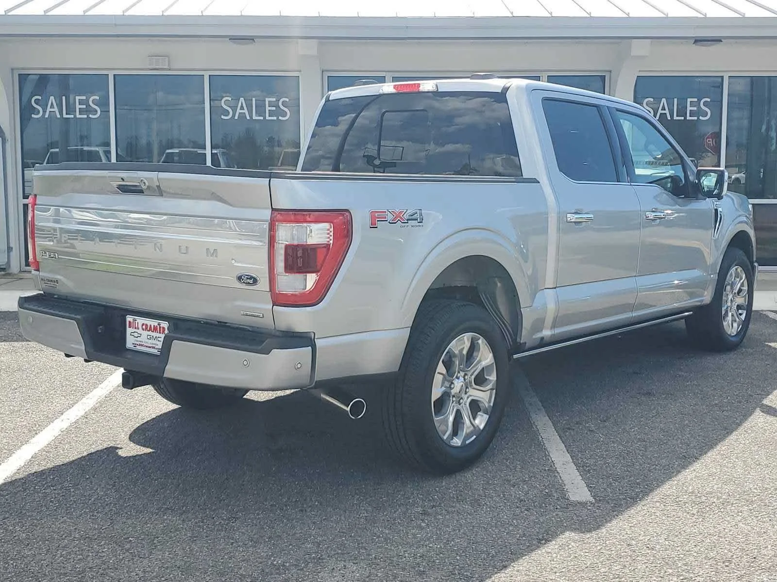 Used 2023  Ford XL image 7