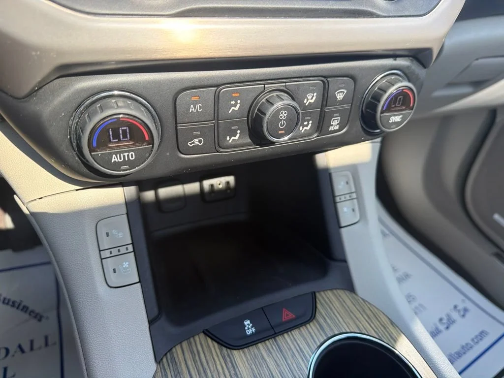 Used 2019 WHITE FROST TRICOAT GMC Denali image 26