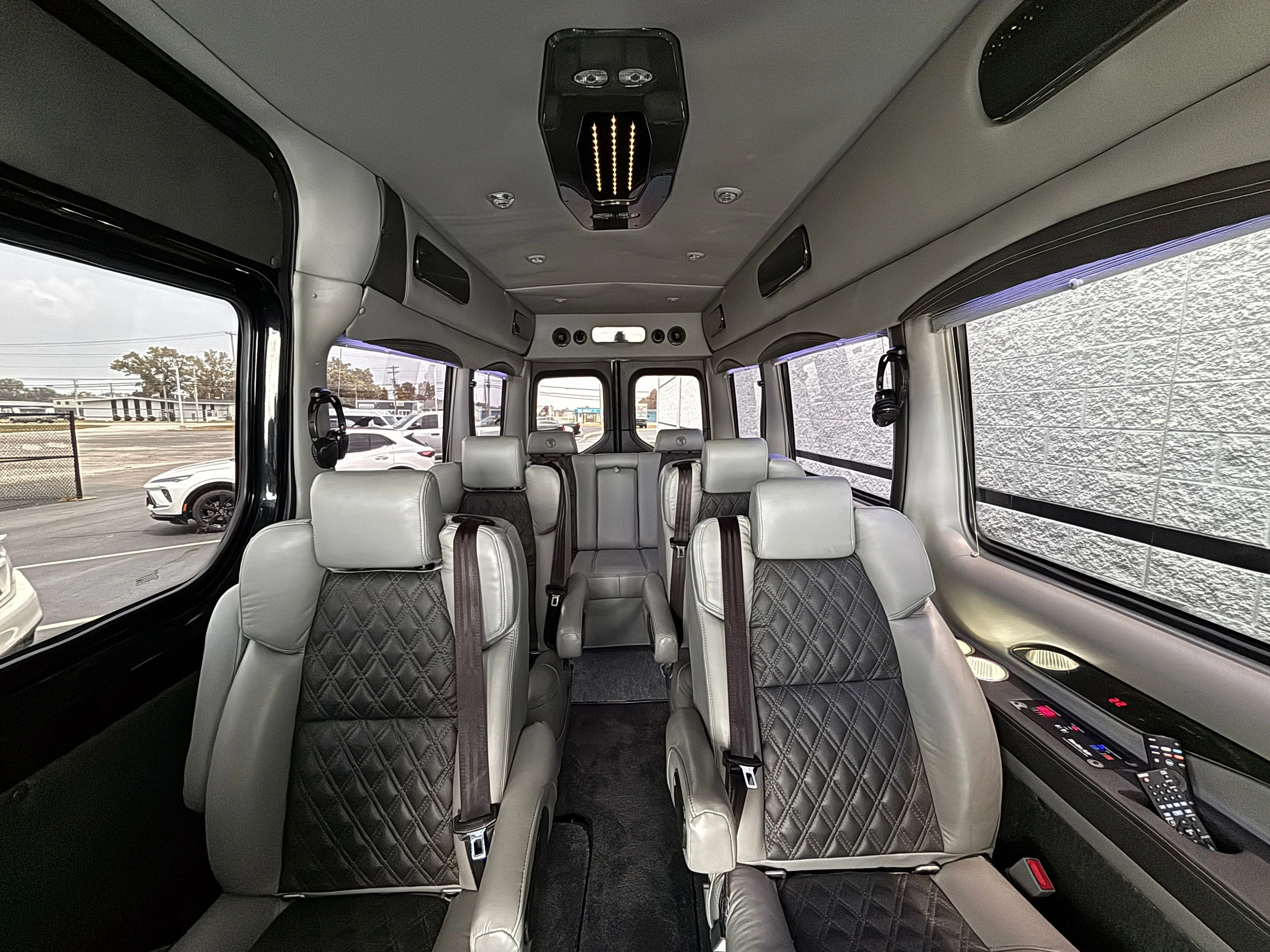 Used 2023 Black Mercedes-Benz Explorer Limited SE image 3