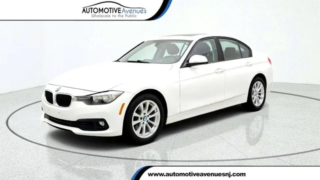 2017 BMW 3 Series 320i xDrive Sedan w/ Moonroof & Heated Seats