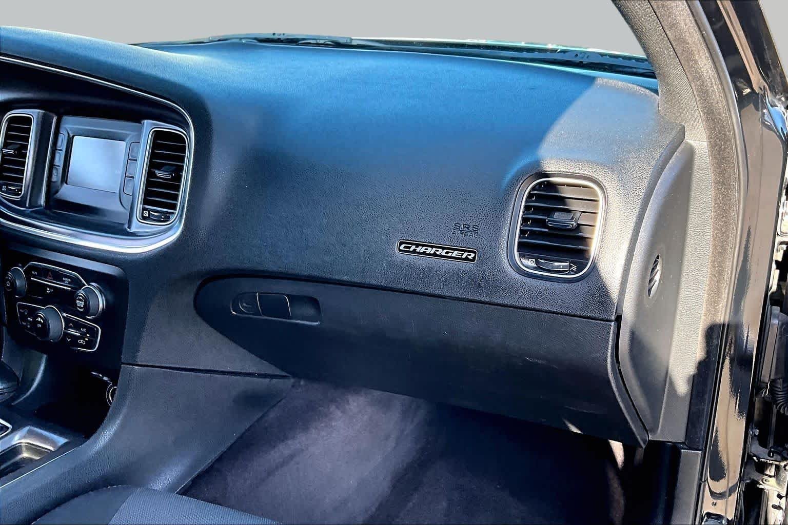 Used 2017 Pitch Black Clearcoat Dodge SE image 19