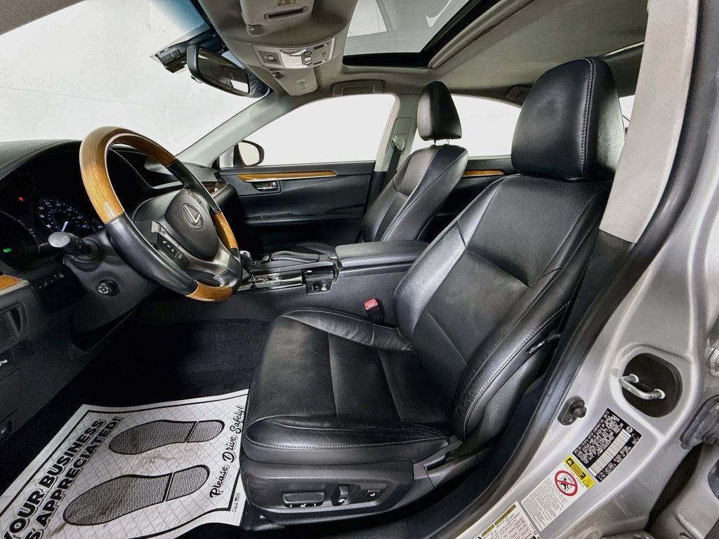 Used 2013 Silver Lining Metallic Lexus Hybrid image 2