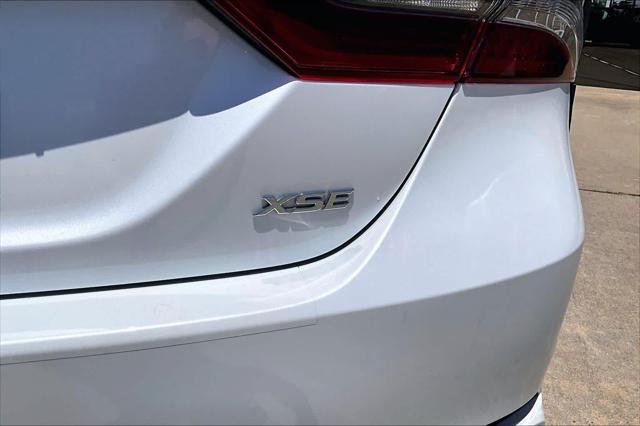 Certified Used 2023 WIND CHILL PEARL* Toyota  image 10