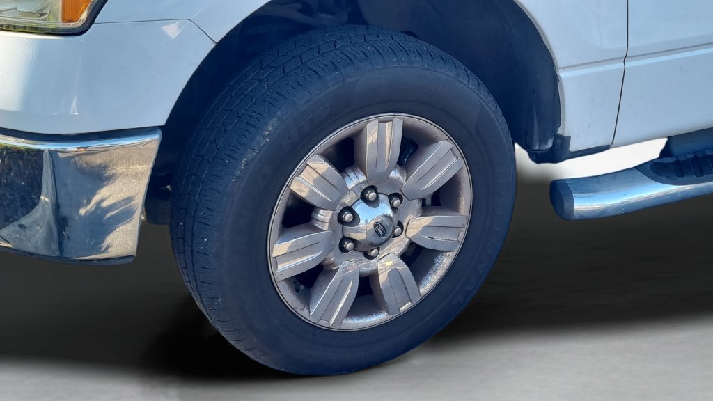 Used 2010 White Ford XLT image 5