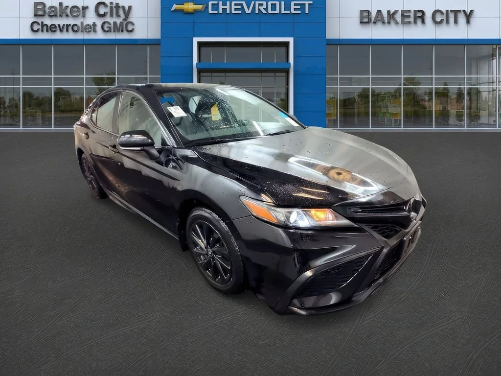 2024 Toyota Camry SE's photo