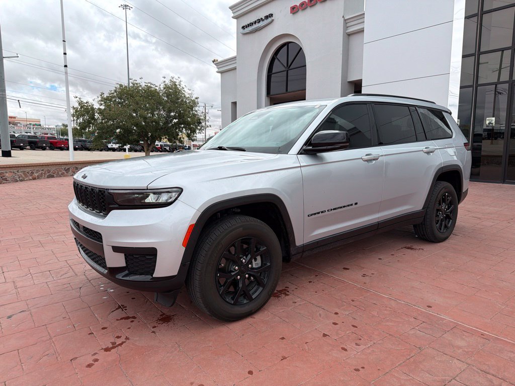 Used 2025 Silver Jeep Altitude X image 2