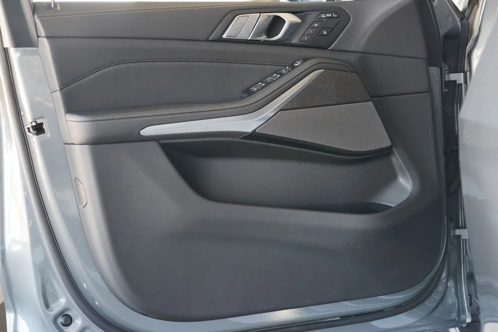 New 2027 Skyscraper Grey Metallic BMW xDrive40i image 9