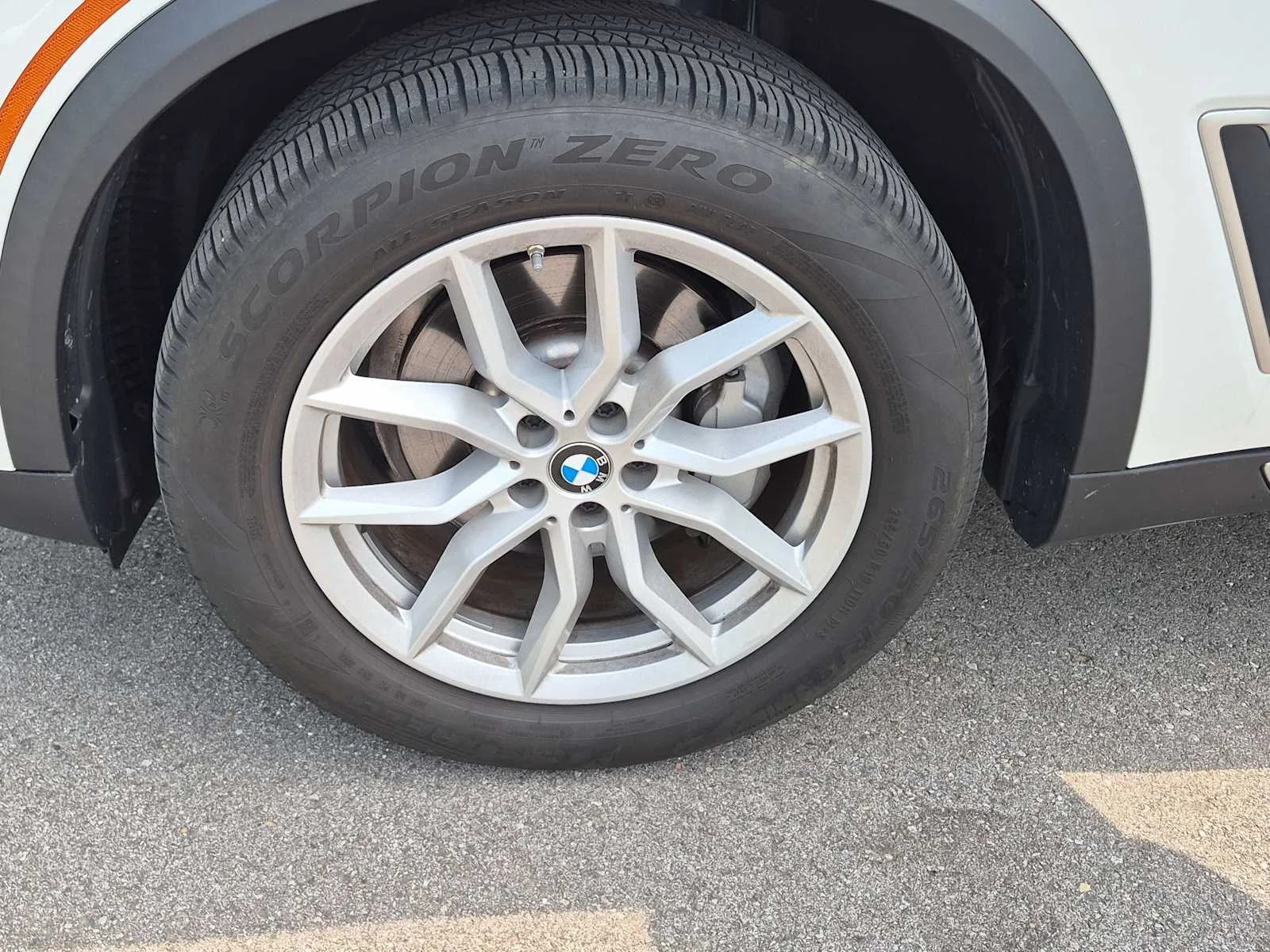 Used 2022 Alpine White BMW sDrive40i image 13