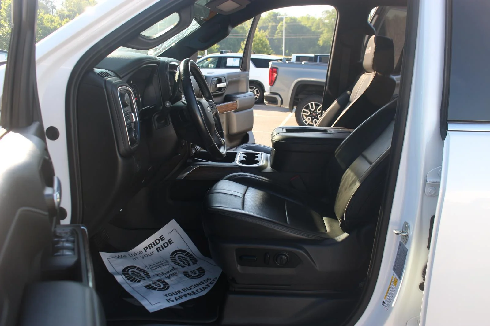 Used 2021 IRIDESCENT PEARL TRICOAT Chevrolet High Country image 14