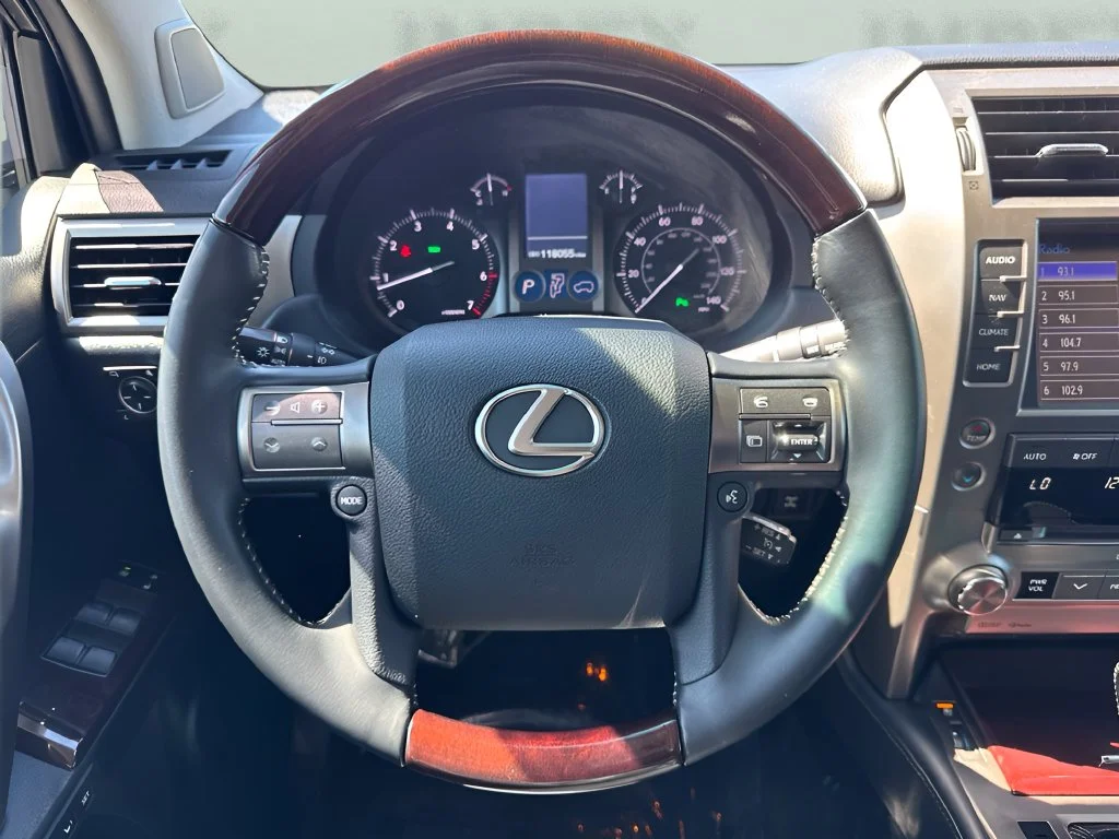 Used 2015 Black Lexus 460 image 14
