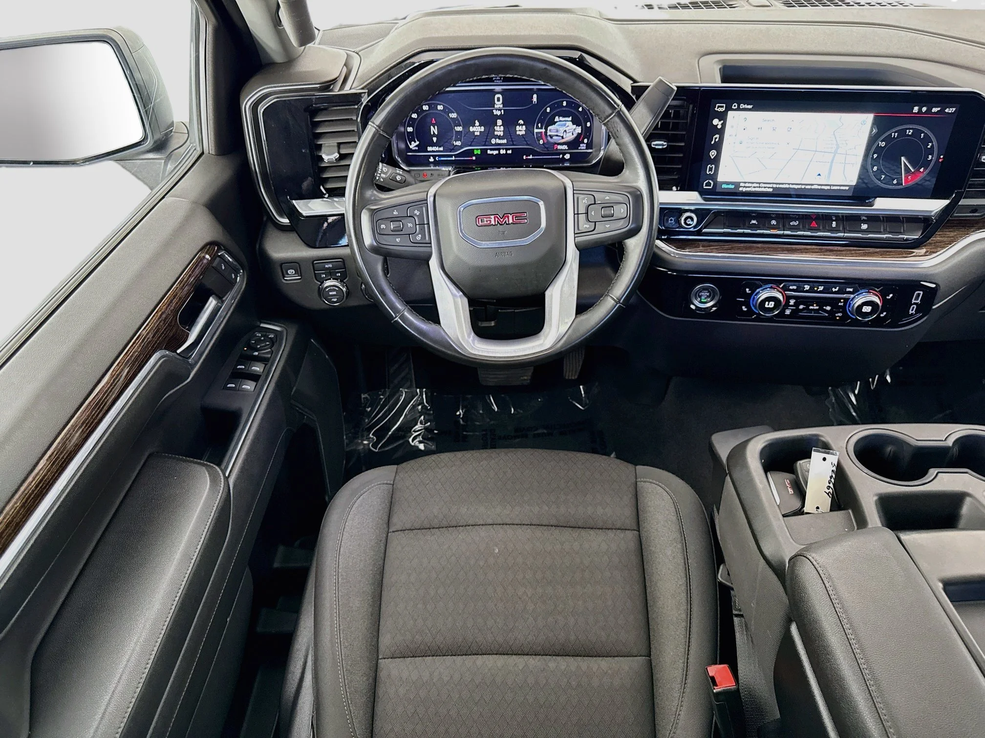 Used 2024 Summit White GMC Elevation image 23