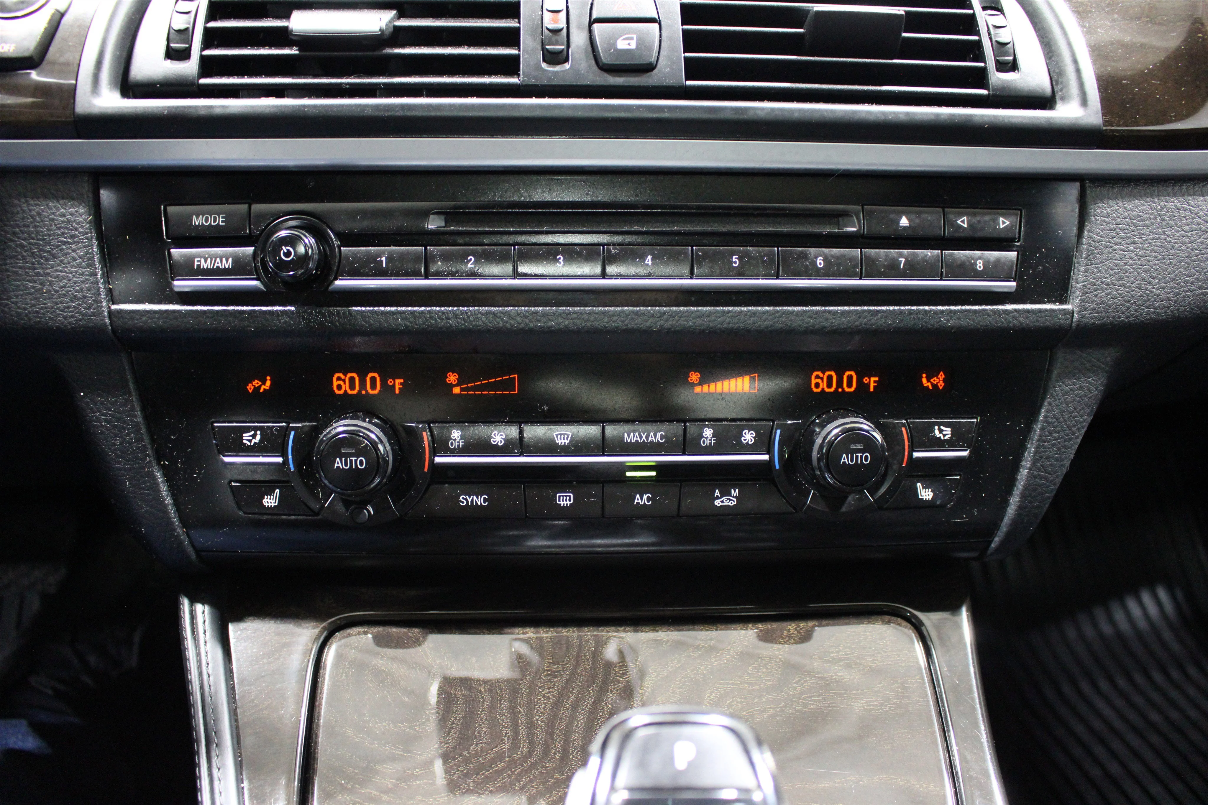2016 BMW 5 Series 550i - Photo 17