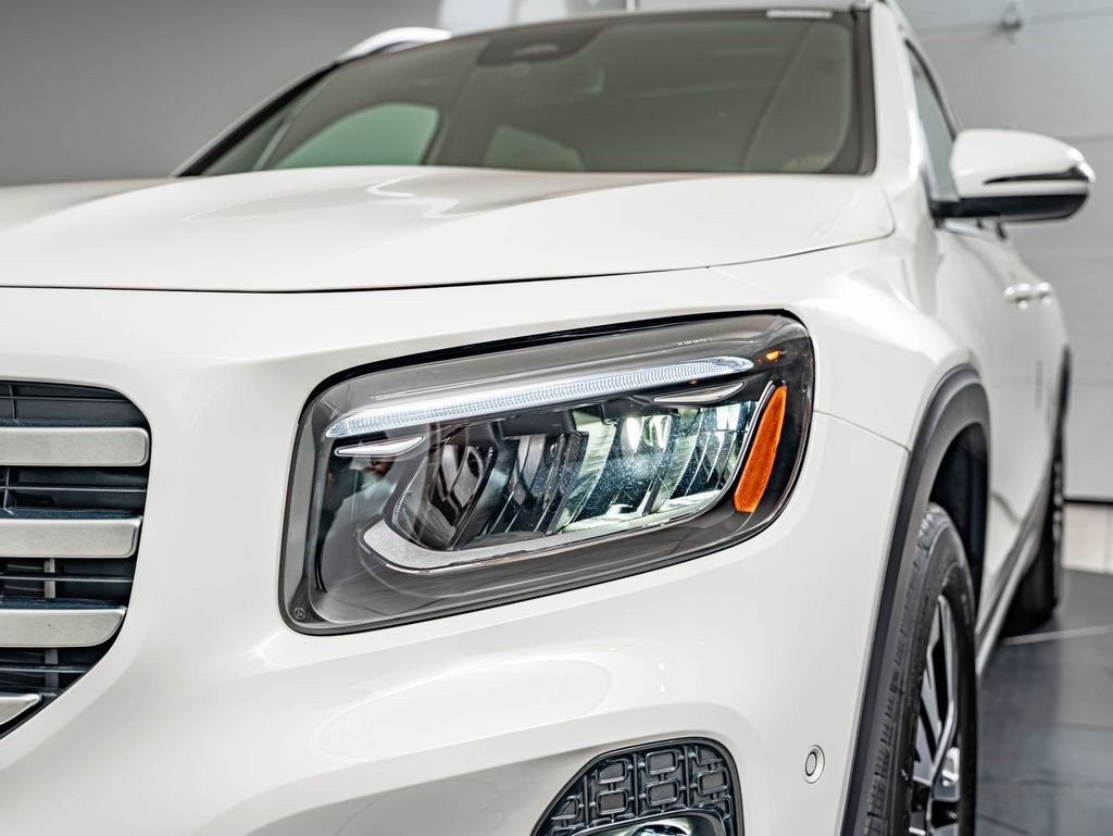 Certified Used 2026 Polar White Mercedes-Benz GLB 250 image 13
