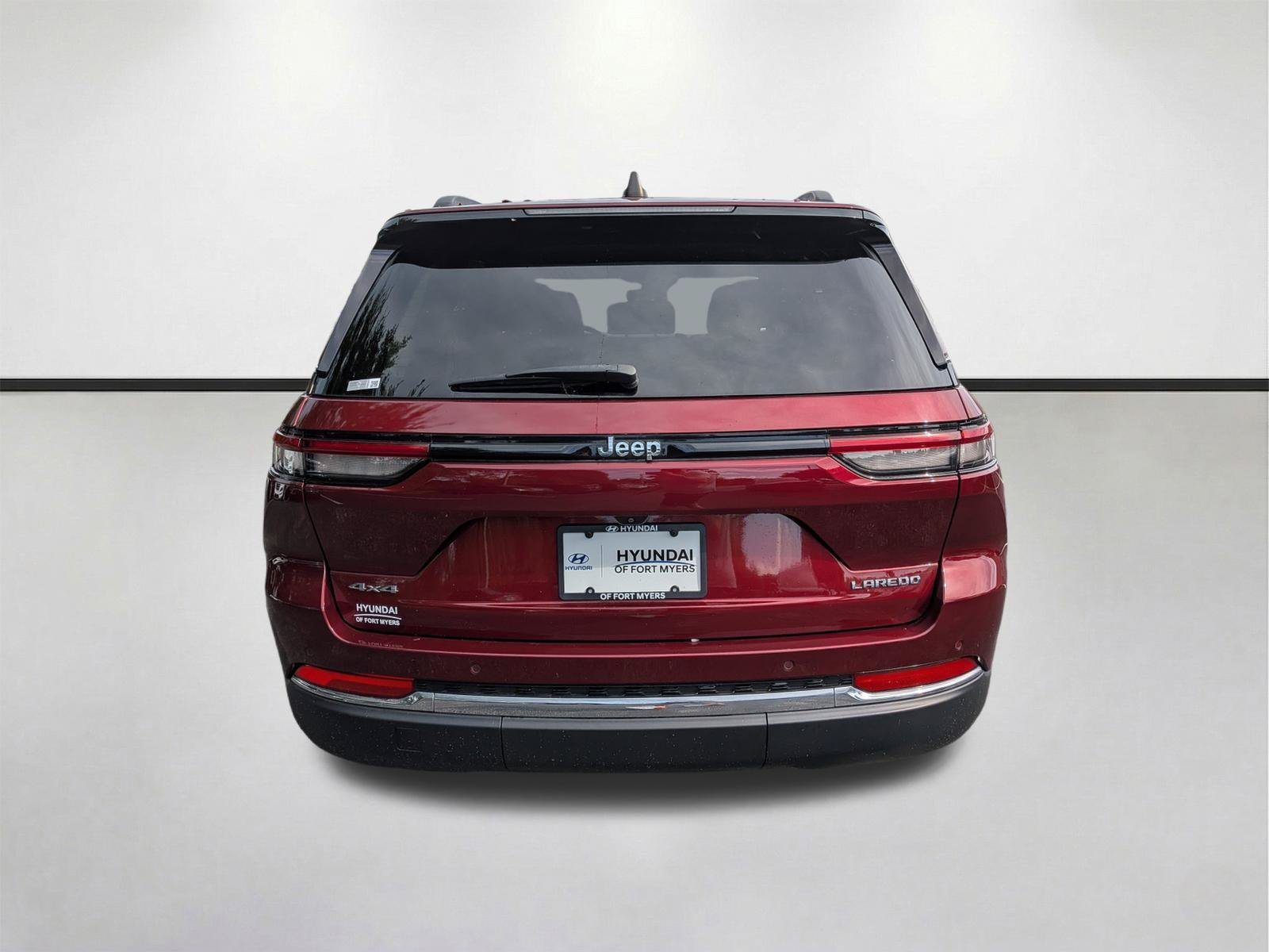 Used 2024 Velvet Red Pearlcoat Jeep Laredo image 5