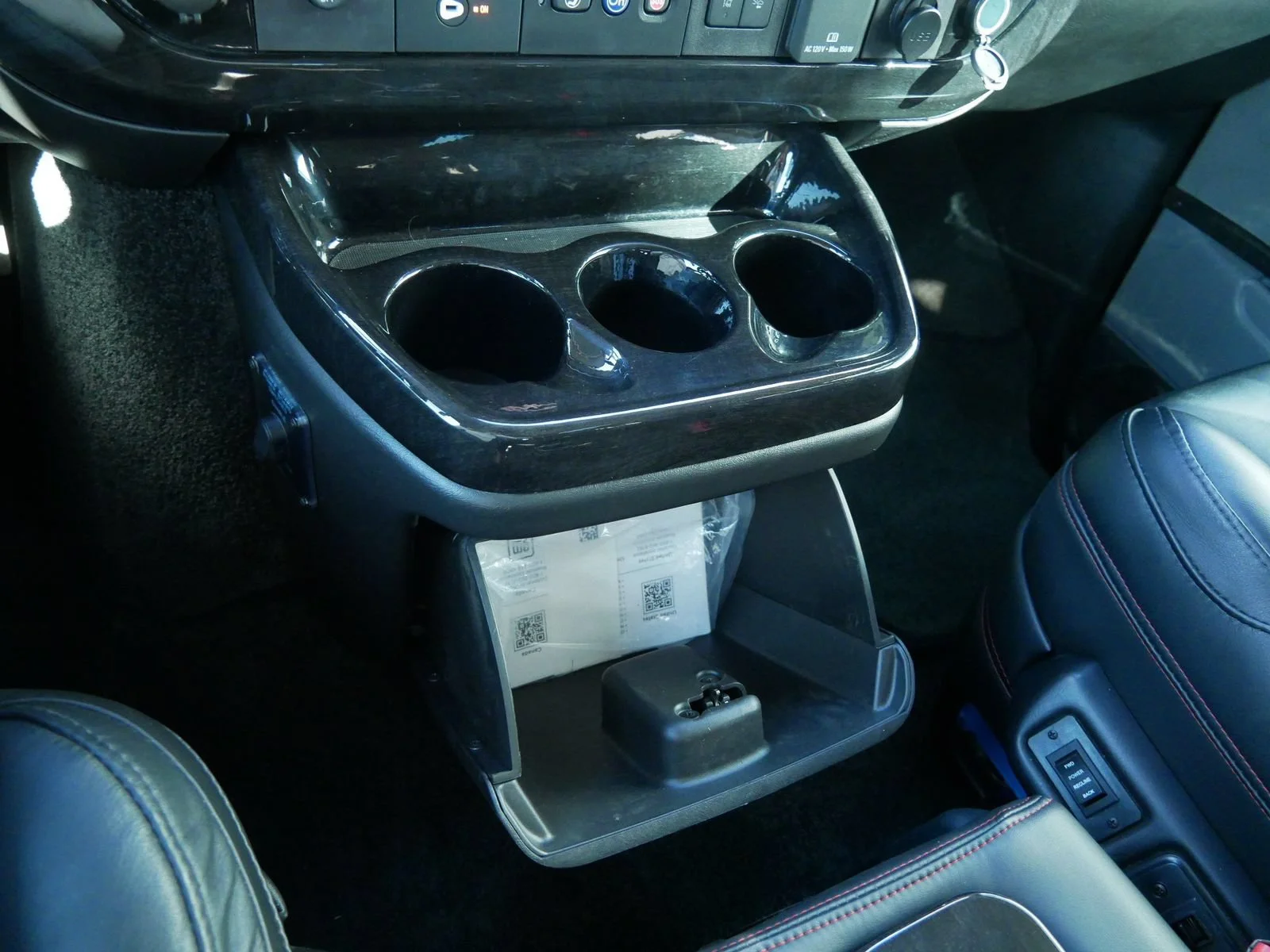Used 2025 Onyx Black GMC Work Van image 35