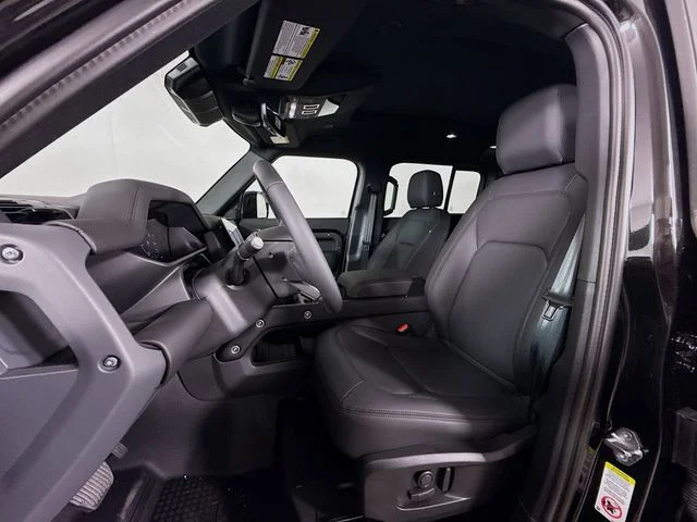 New 2026 Santorini Black Land Rover S image 11