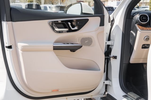 New 2026 Polar White Mercedes-Benz GLC 300 image 38