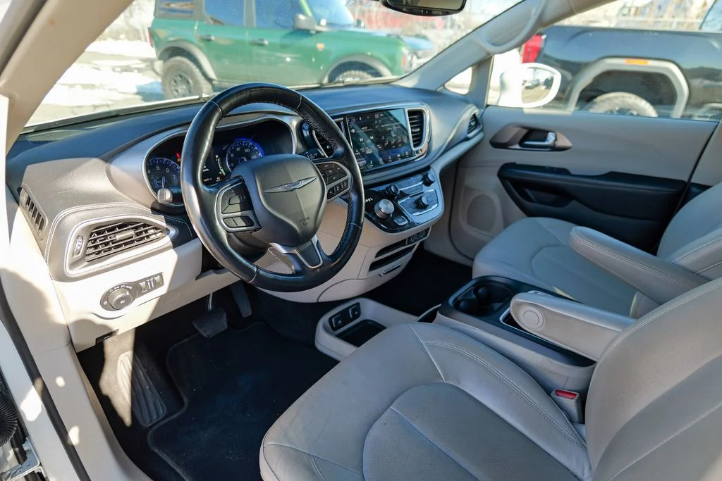 Used 2021 Bright White Clearcoat Chrysler Touring L image 16