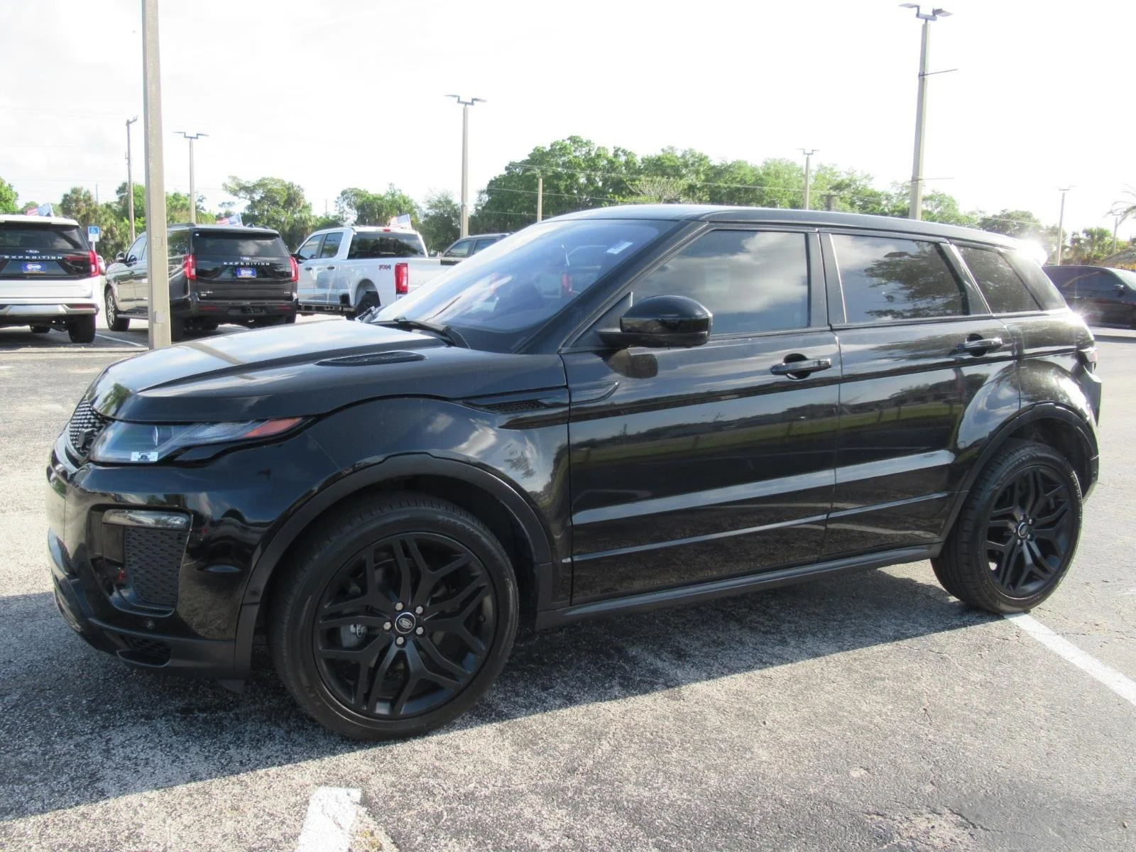 Used 2018 Santorini Black Land Rover HSE Dynamic image 4