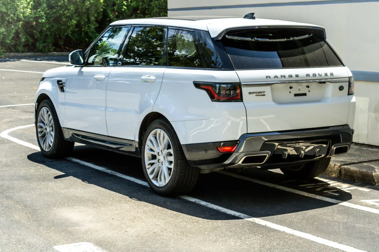 Used 2019 White Land Rover HSE image 5
