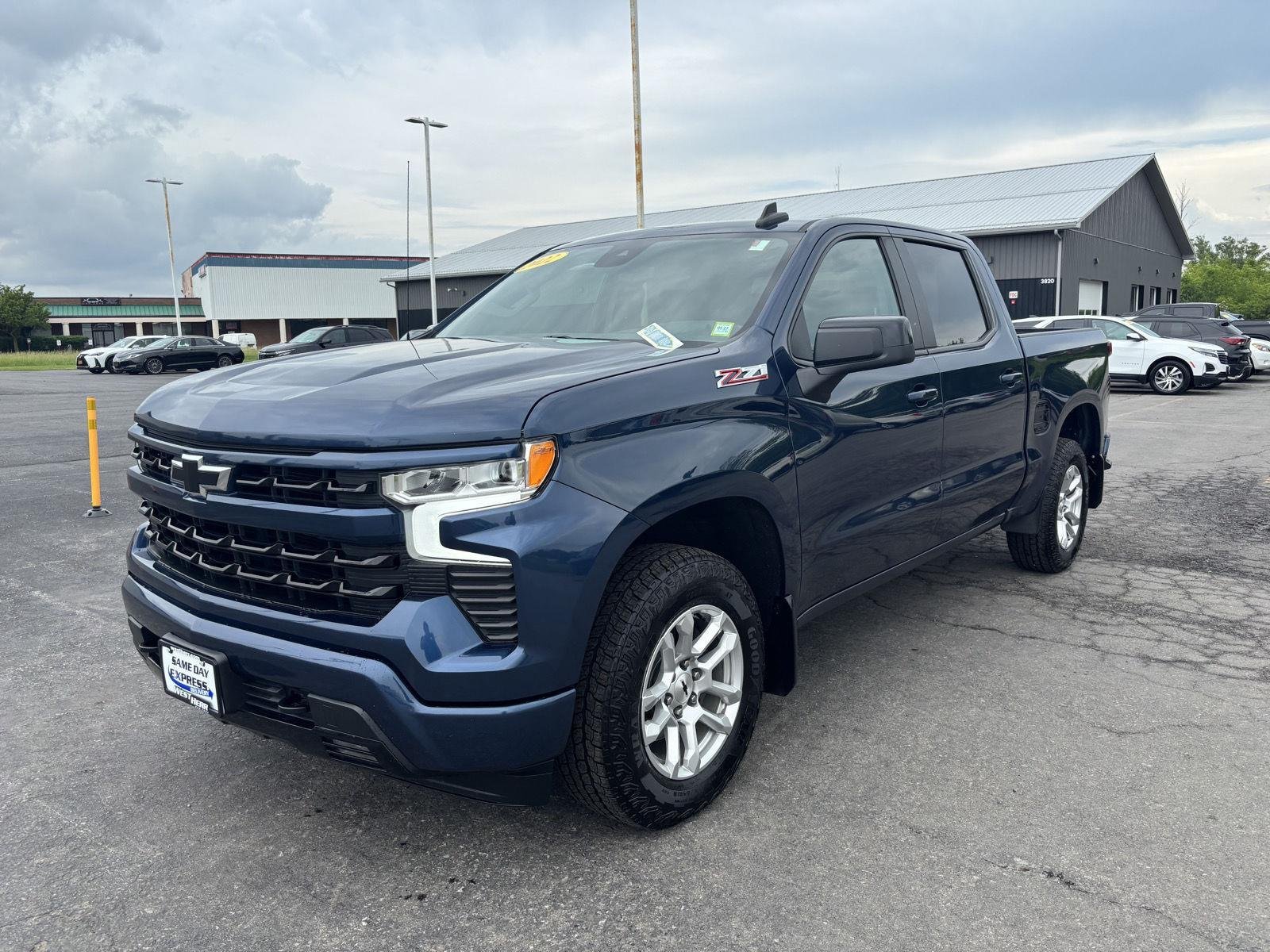 Used 2022 Blue Metallic Chevrolet RST image 3