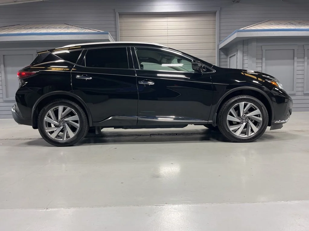 Used 2020 Super Black Metallic Nissan SL image 8