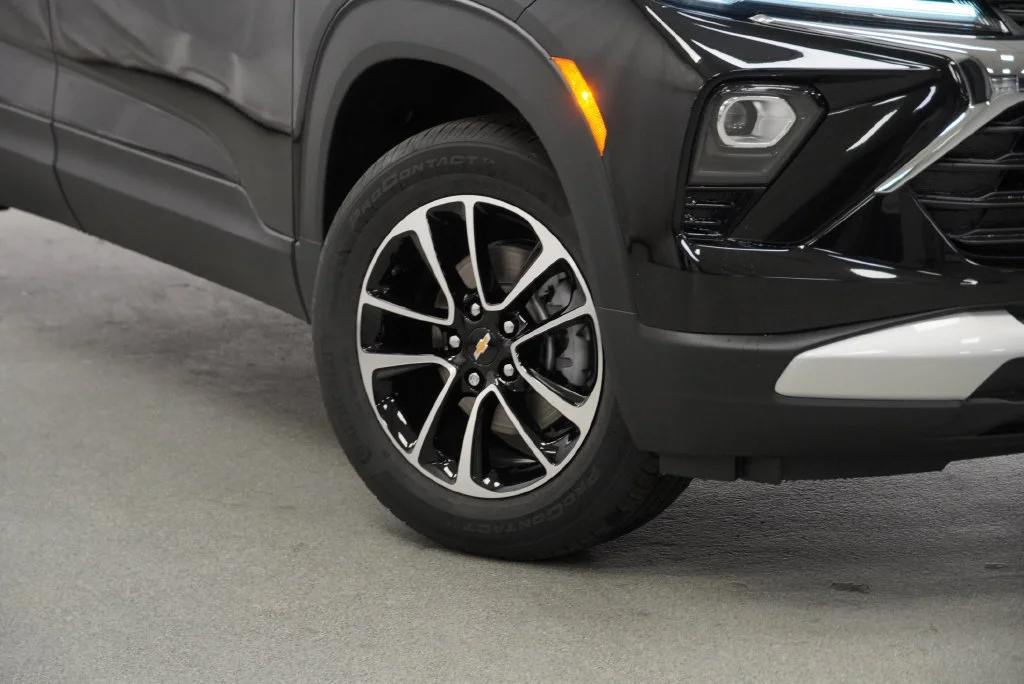 New 2026 Mosaic Black Metallic Chevrolet LT image 8