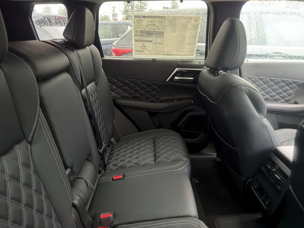 2025 Mitsubishi Outlander Plug-in Hybrid SEL - Photo 10