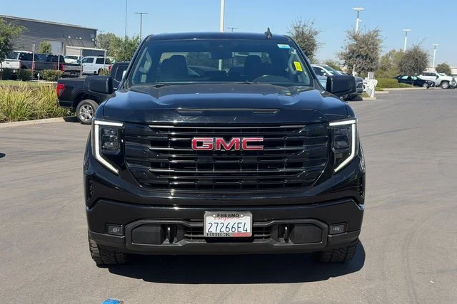 Used 2025 Onyx Black GMC Elevation image 3
