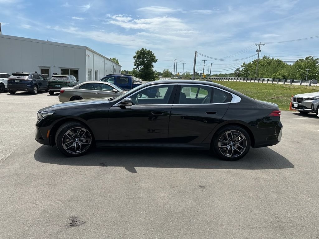 Used 2026 Black Sapphire Metallic BMW 530i xDrive image 4