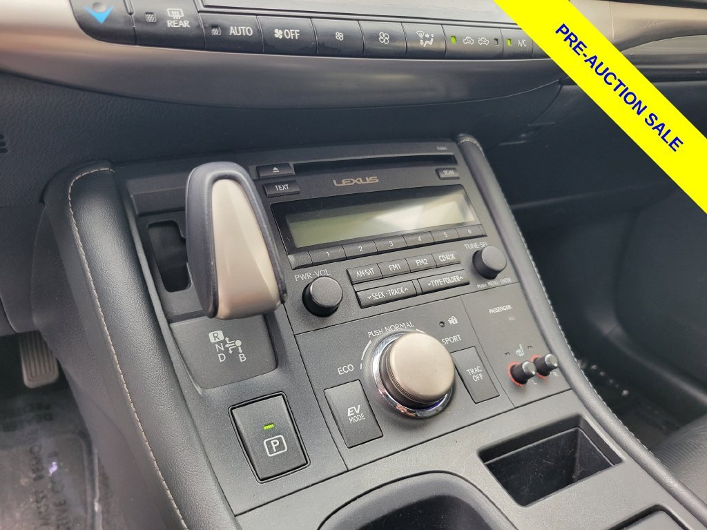 Used 2017 White Lexus 200h image 28