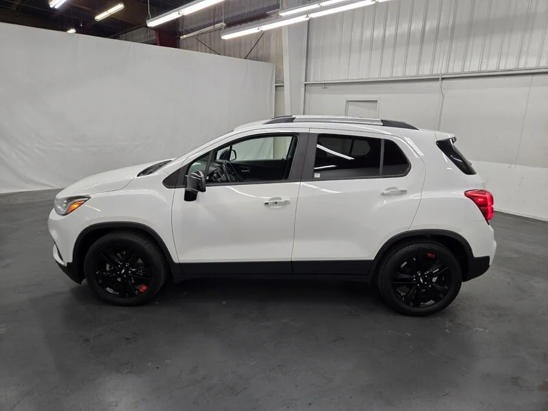 Used 2018 Summit White Chevrolet LT image 2