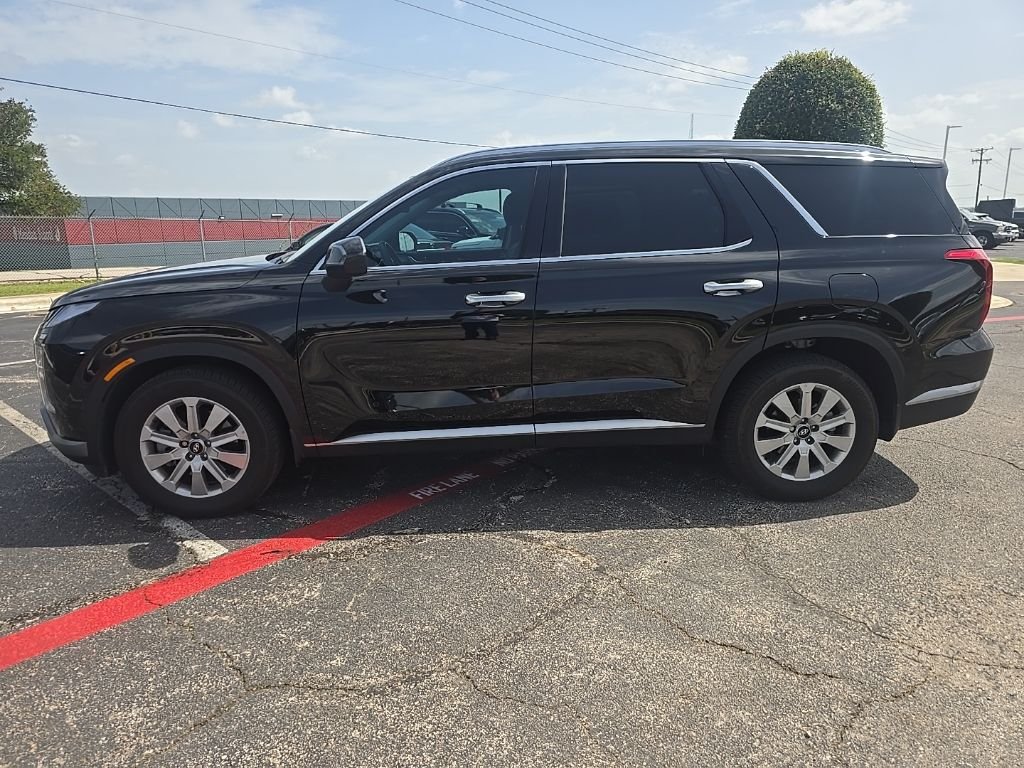 Used 2025 Black Hyundai SEL image 3