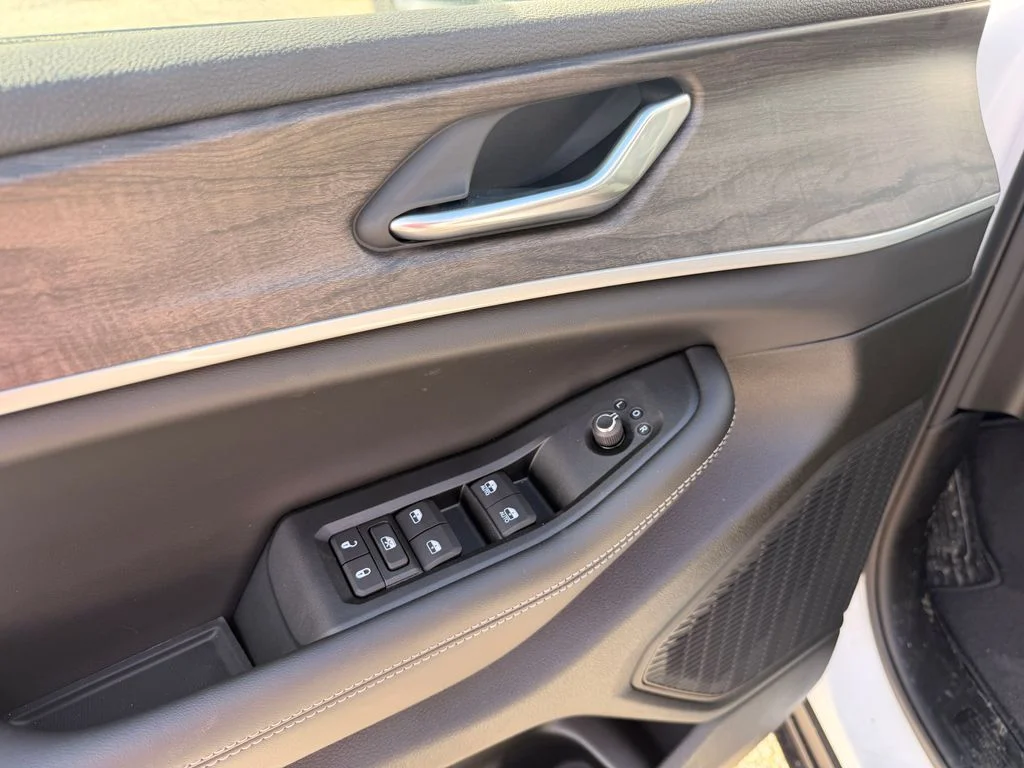 New 2026 White Jeep Altitude image 15
