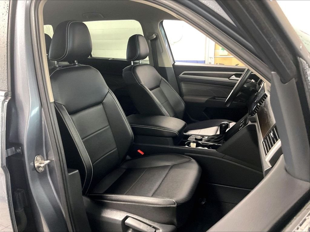 Used 2023 Gray Volkswagen 2.0T SE w/Technology image 11
