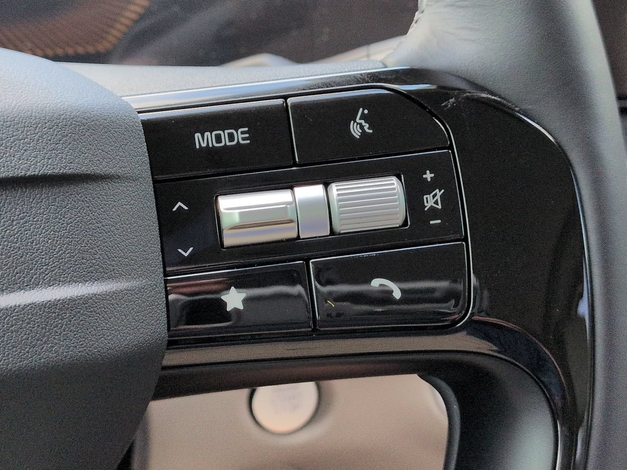 New 2026 Wolf Gray Kia S image 30