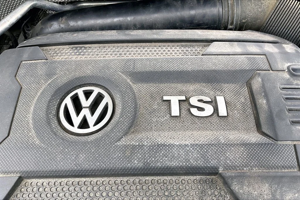 Used 2016 Silver Volkswagen 1.8T SE image 33
