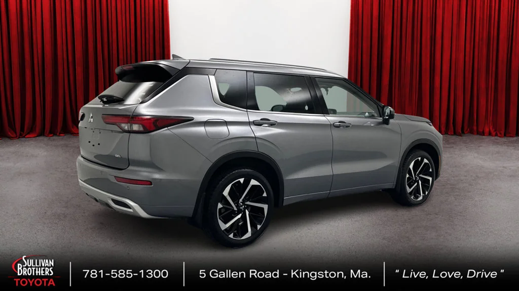Used 2023 Gray Mitsubishi SEL Black Edition image 5