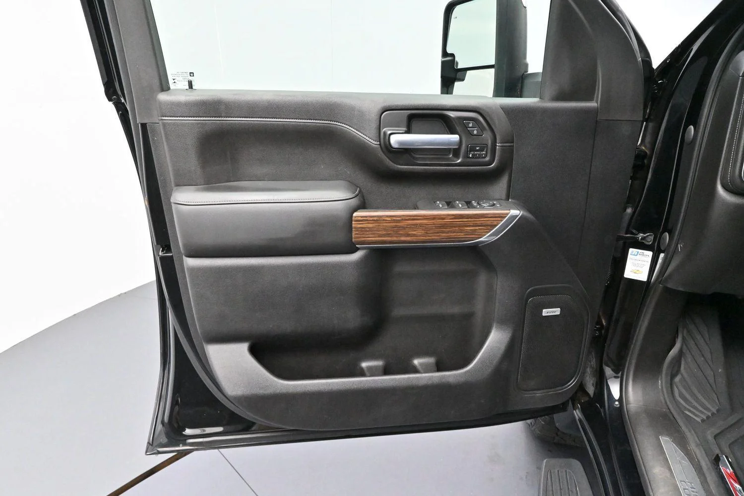 Used 2021 Black Chevrolet High Country image 9