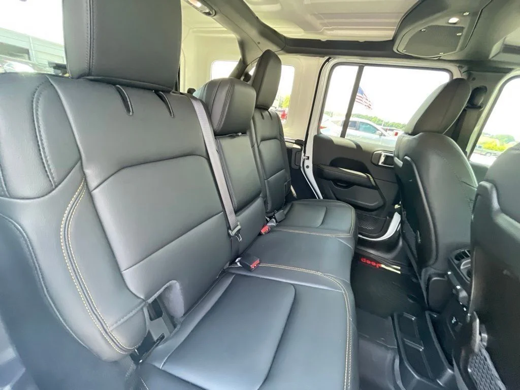 Used 2024 White Jeep Sahara image 13