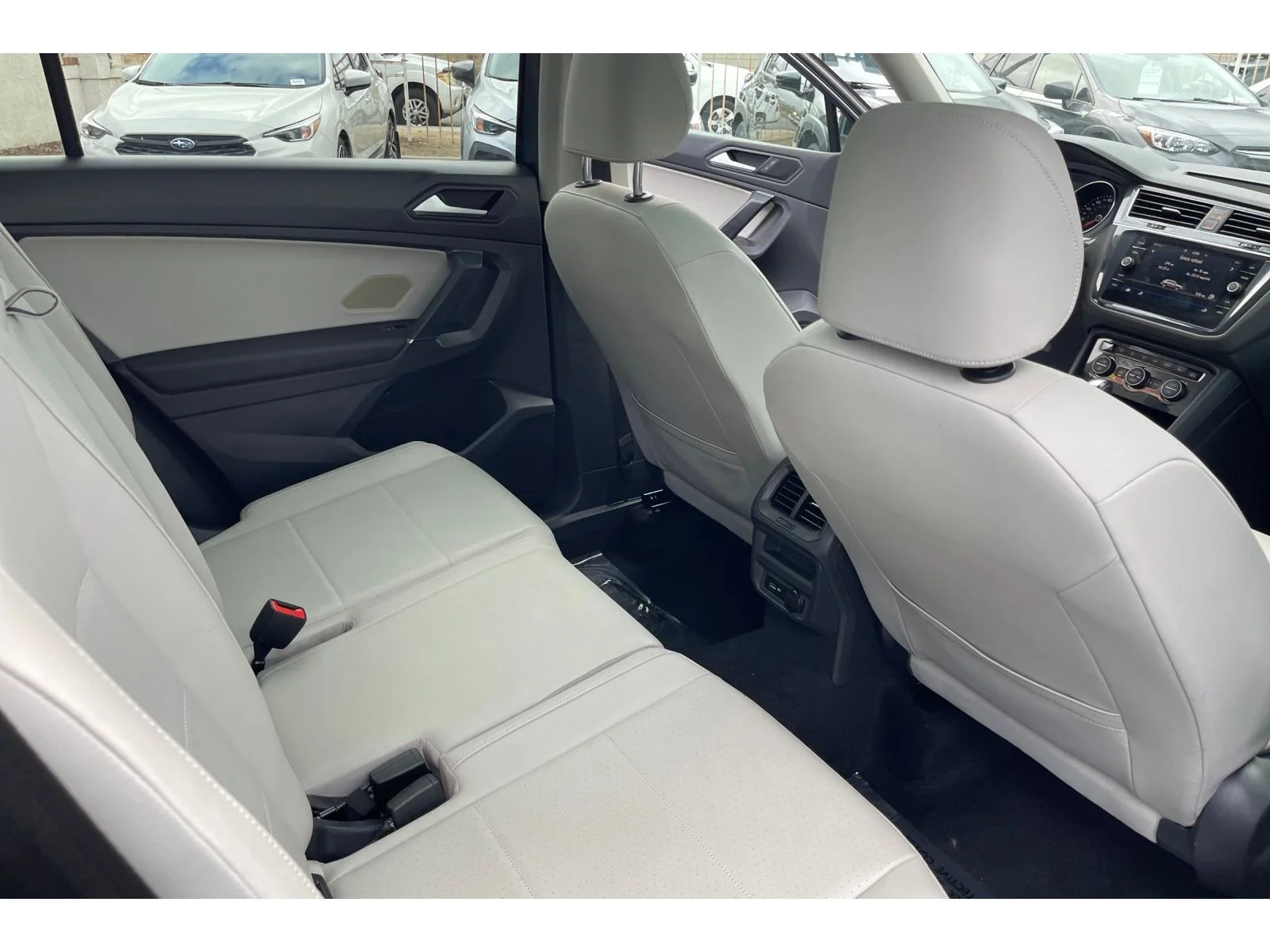 Used 2020 Platinum Gray Metallic Volkswagen SE image 18