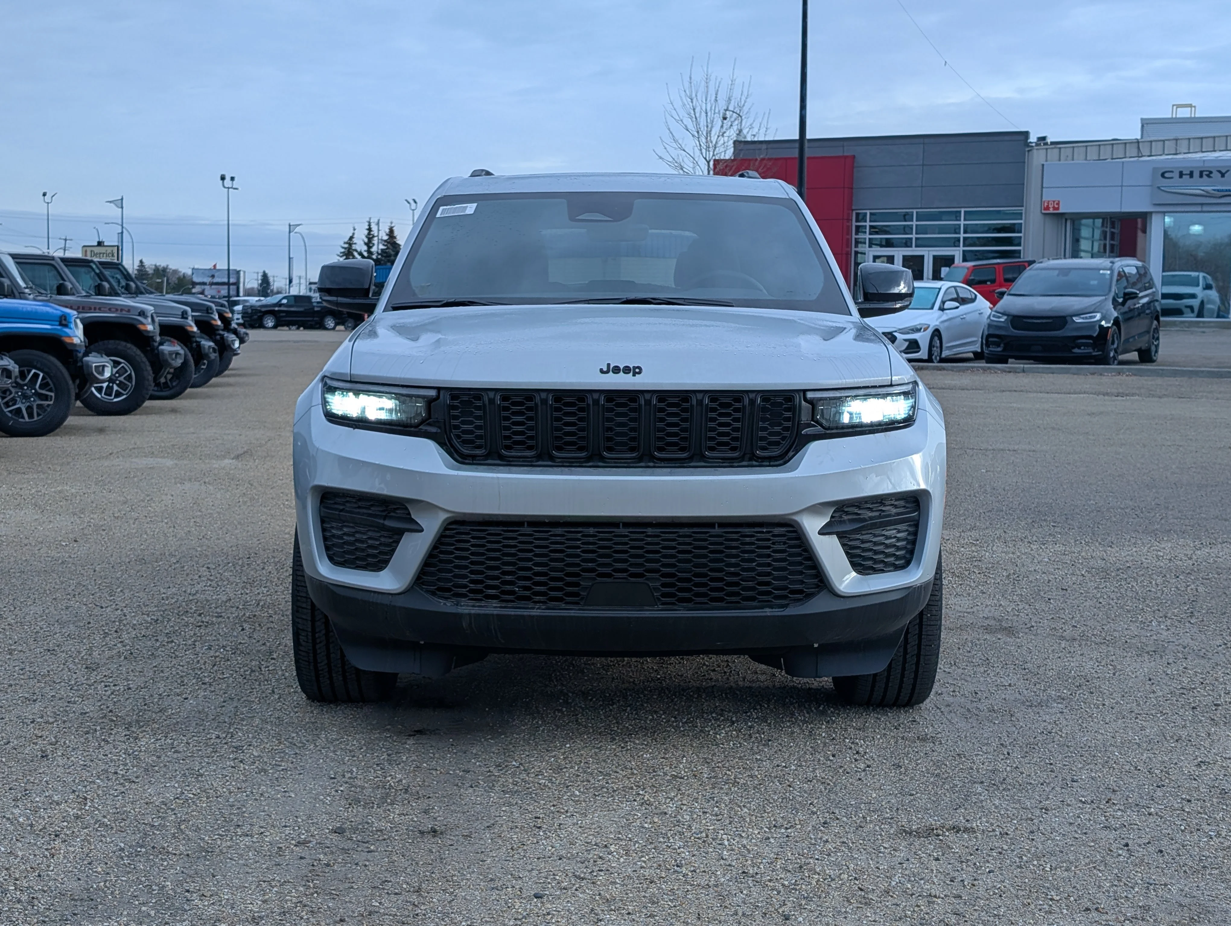 New 2025 Silver Zynith Jeep Altitude image 10