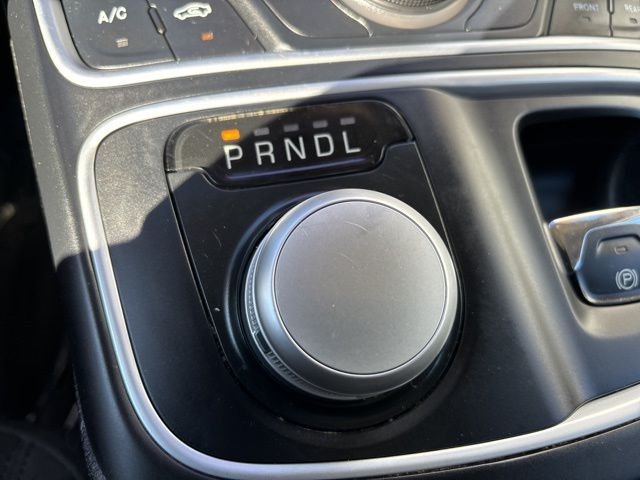 Used 2015 Silver Chrysler Limited image 28