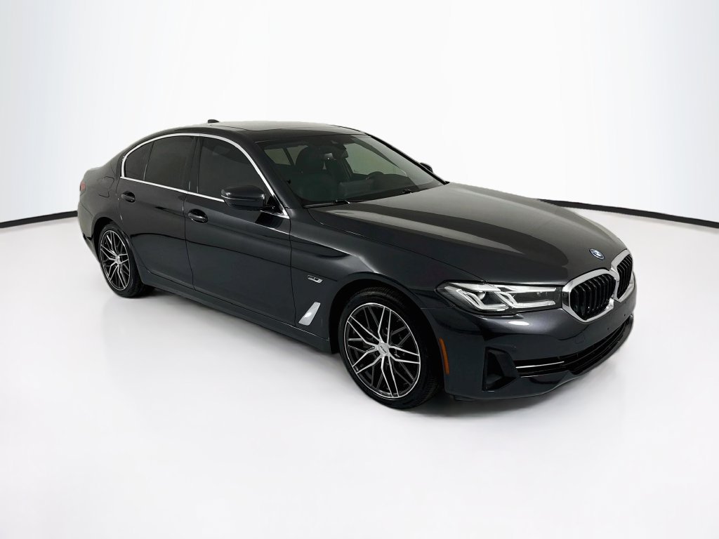 Used 2022 Dark Graphite BMW 530e iPerformance image 3