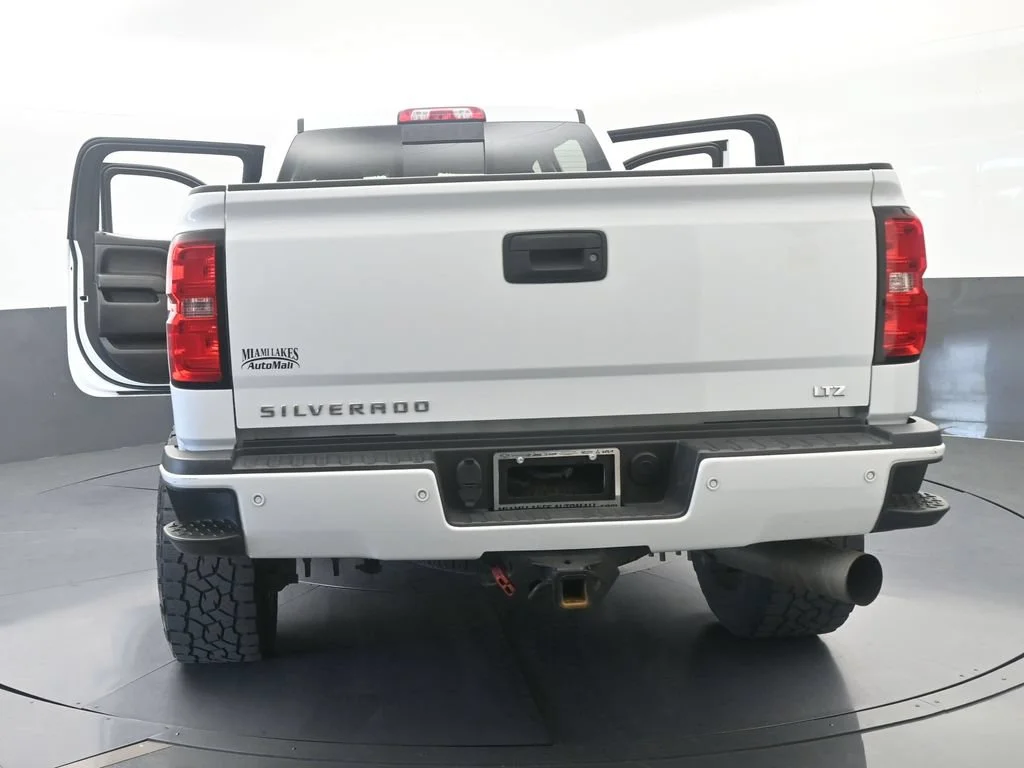 Used 2018 Summit White Chevrolet LTZ image 82