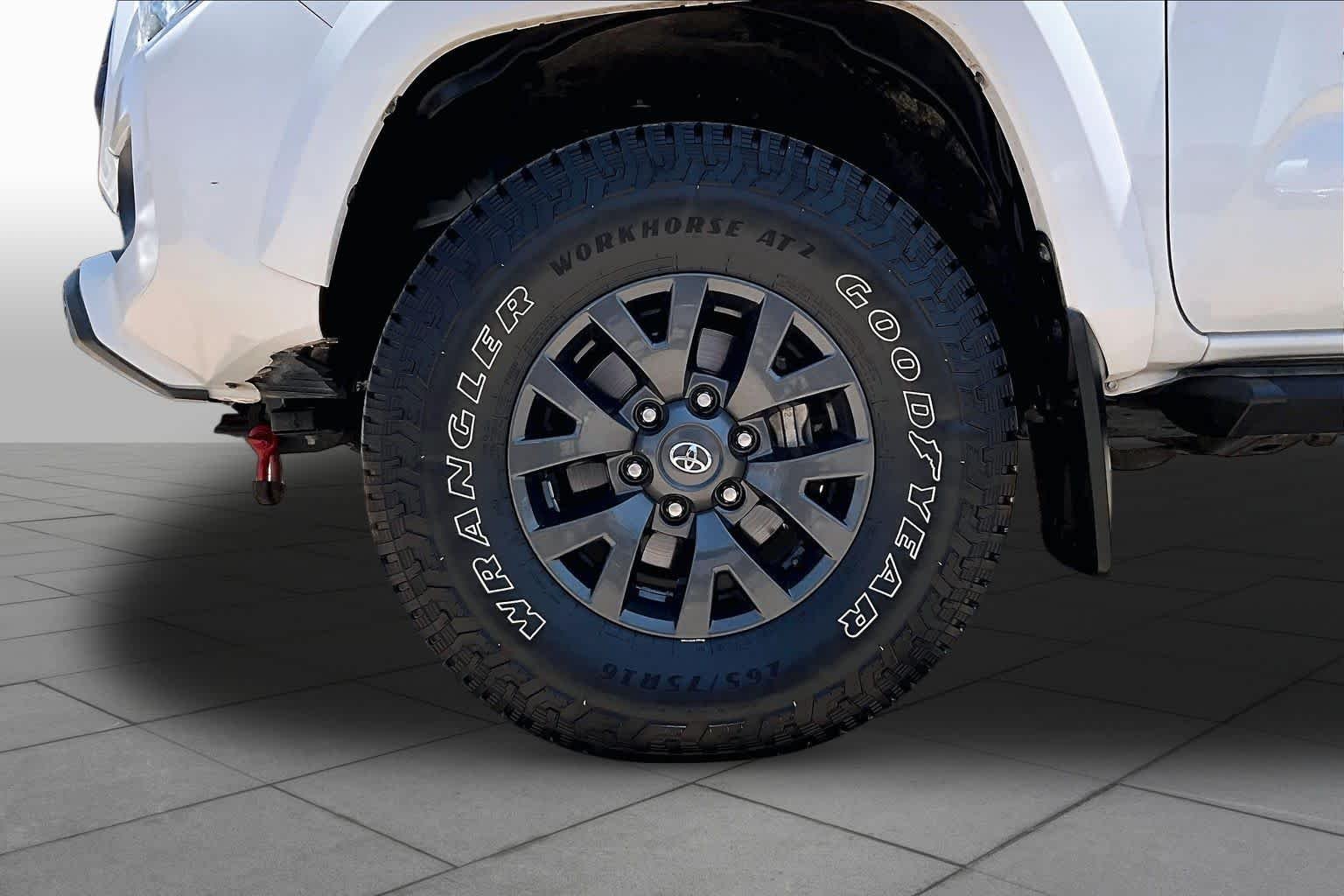 Used 2022 White Toyota SR5 image 11