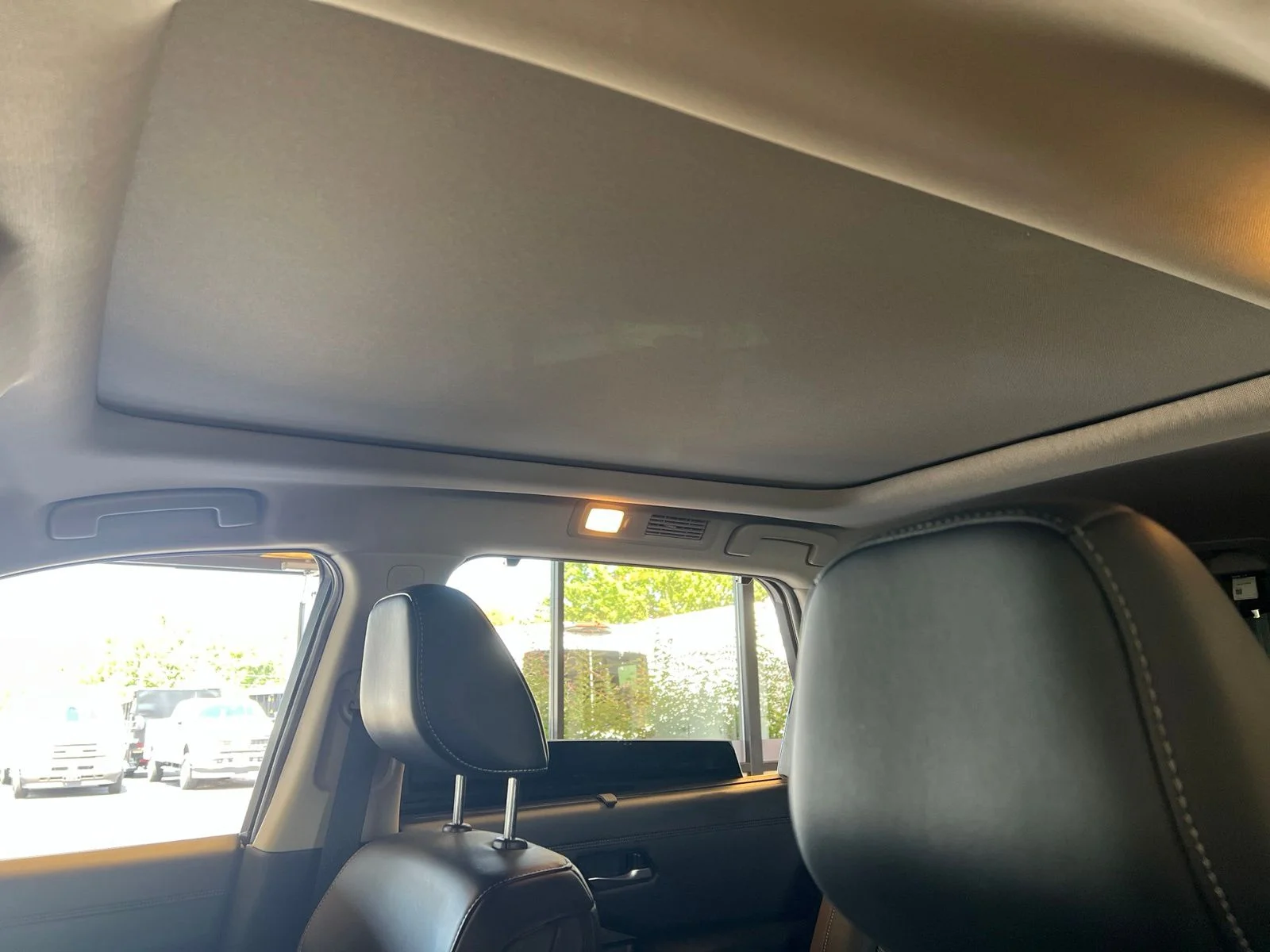 Used 2023 White Nissan Platinum image 29