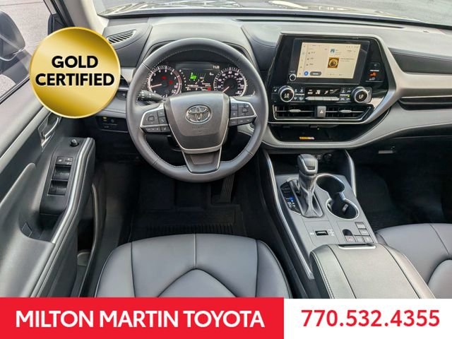 Certified Used 2025  Toyota XLE image 17